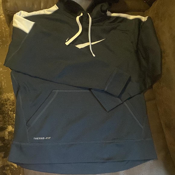 Nike Hoodie (heavy) - Picture 3 of 11